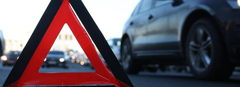 Из-за бензовоза в Татарстане в аварию попали 4 машины: После массового ДТП на трассе один из водителей попал в больницу