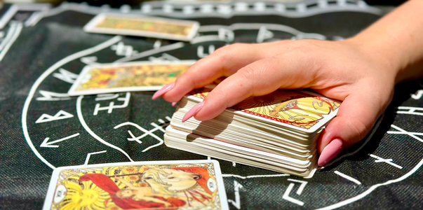 Интерес к эзотерике падает с каждым месяцем – и...