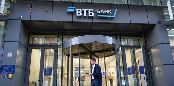 Опрос ВТБ: почти половина россиян взяли на себя...