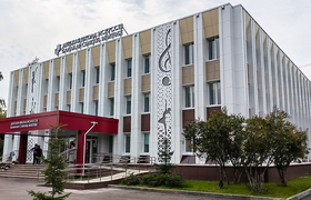 В Набережных Челнах капитально обновили детскую...