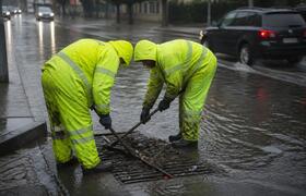 Ливень в Казани привел к подтоплениям из-за зас...