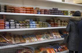 Полки магазинов Пхеньяна пополнили продукты из ...
