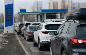 Очереди на АЗС и чёрный рынок: что происходит с...
