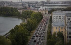 Трехкилометровая пробка сковала Авиастроительны...