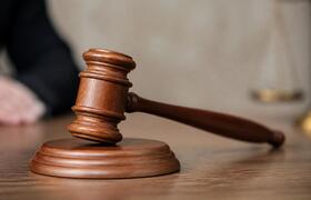 Суд заморозил $142 млн активов экс-владельцев П...