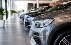Новые автомобили в РФ подорожали за год на 9% д...