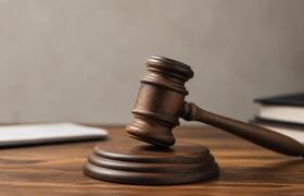 Девять человек осуждены за незаконные банковски...