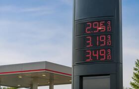 Бензин в Германии подорожал до рекордных €2,21 ...