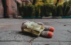 В Казани купюры у детской игрушки оказались бил...