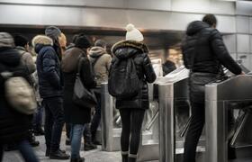 Утренний сбой в казанском метро: банковские кар...