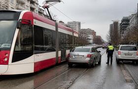 Трамваи встали на час на Сибирском тракте после...