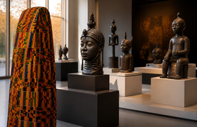 Выставка ганских тканей и бронзовых скульптур п...